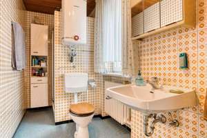 ***Großzügiges Mehrfamilienhaus mit 3 Wohneinheiten, PV- Anlage, Garagen & Werkstatt*** – 94431 Pilsting – Vorschaubild 12