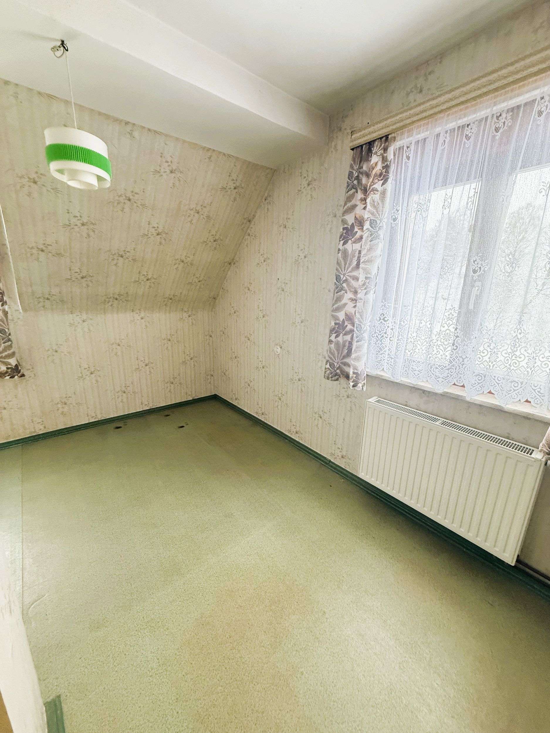 Immobilie in Steinbach-Hallenberg - Charmante Doppelhaushälfte mit Potenzial zur individuellen Gestaltung - Bild 3