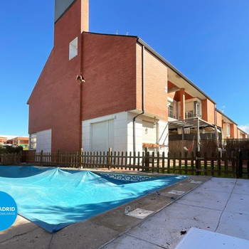Reihenendhaus mit Pool