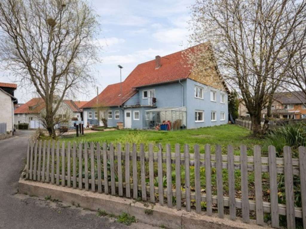 Immobilie in Lügde - Vielseitiges Wohnglück mit Renditepotenzial: Modernisiertes Haupthaus & charmante Gästewohnung - Bild 1