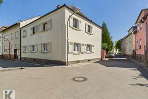 Großzügiges Zweifamilienhaus mit Garten und 3 Garagen in Ludwigshafen-Friesenheim