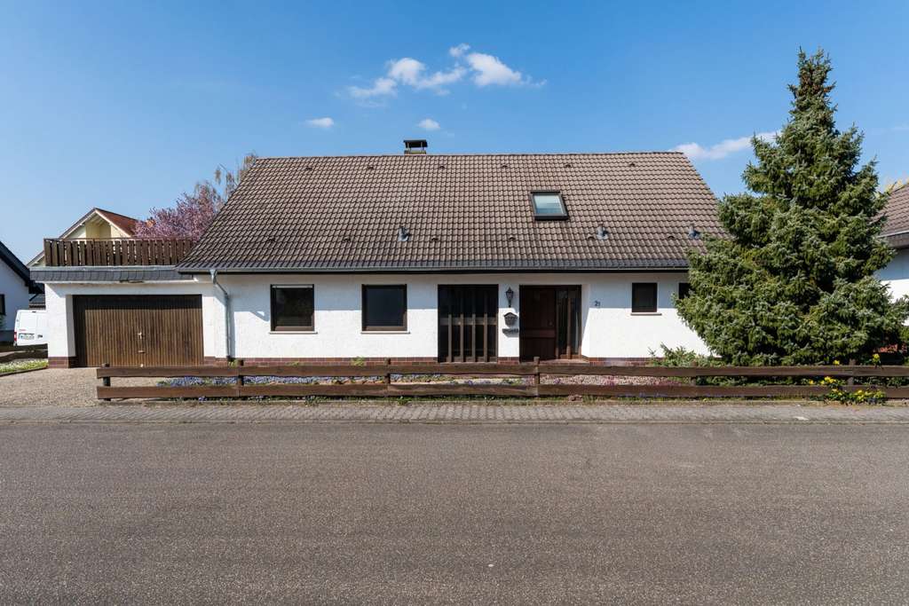 Immobilie in Biblis - Einfamilienhaus in Biblis - Großzügiges Wohnen auf 203 m² mit viel Platz für die ganze Familie - Bild 1