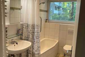 Vollständig renovierte möbelierte Wohnung mit zwei Zimmern sowie Balkon und EBK in Düsseldorf – Stürzelberger Straße 27, 40547 Düsseldorf – Vorschaubild 5