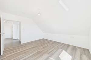 Attraktive Dachgeschosswohnung: 3 Zimmer, großer Balkon, EBK & TG mit Wallbox – Die vollständige Adresse der Immobilie erhältst du vom Anbieter., 75392 Deckenpfronn – Vorschaubild 17