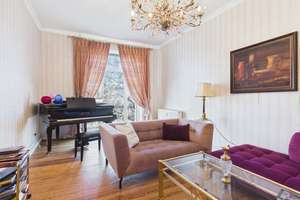 Stilvolle 4-Zimmer-Altbauwohnung mit zwei Balkonen, Aufzug und außergewöhnlichem Raumgefühl – Die vollständige Adresse der Immobilie erhältst du vom Anbieter., 76185 Weststadt, Karlsruhe – Vorschaubild 2