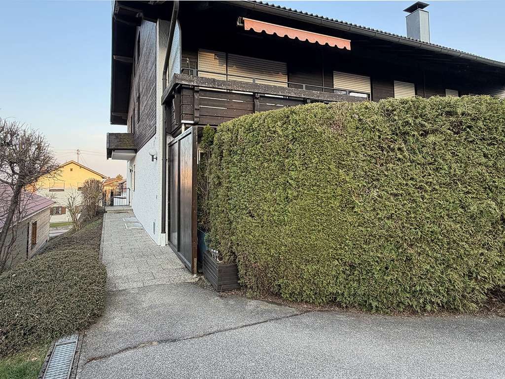 Immobilie in Rimsting - Gemütliche und individuelle 72 m2 große 2-Zimmer DG Wohnung in Rimsting - Bild 2