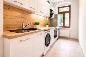 Sonnige 2,5 -RW* vollständig saniert und möbliert* EBK* Bad mit Wanne* hochwertig sanierter Altbau* – Leipziger Straße 140, 1127 Pieschen-Süd, Dresden – Vorschaubild 13