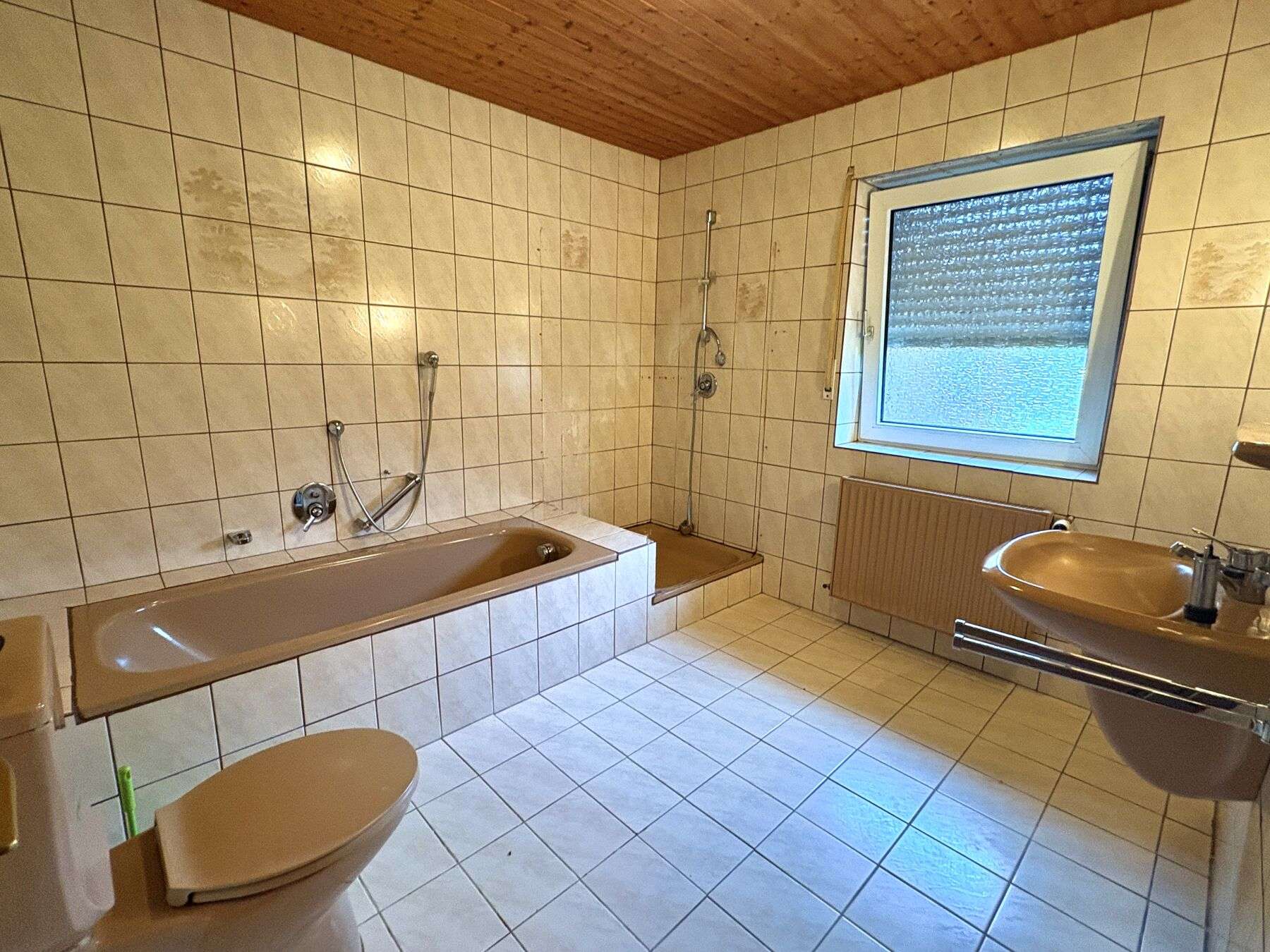 Immobilie in Upgant-Schott - Geräumiges Einfamilienhaus in ruhiger Lage - kurzfristige Übergabe möglich - - Bild 8