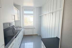 Helle 4-Raum-Wohnung mit Einbauküche *Bad mit Dusche & Wanne* zentrumsnah – Turnstraße 5, 9111 Bernsdorf, Chemnitz – Vorschaubild 2