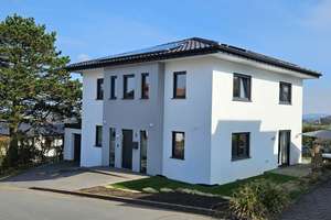Provisionsfrei* Moderne neuwertige Stadtvilla mit gehobener Ausstattung provisionsfrei vom Eigentüme – Die vollständige Adresse der Immobilie erhältst du vom Anbieter., 33813 Oerlinghausen – Vorschaubild 2