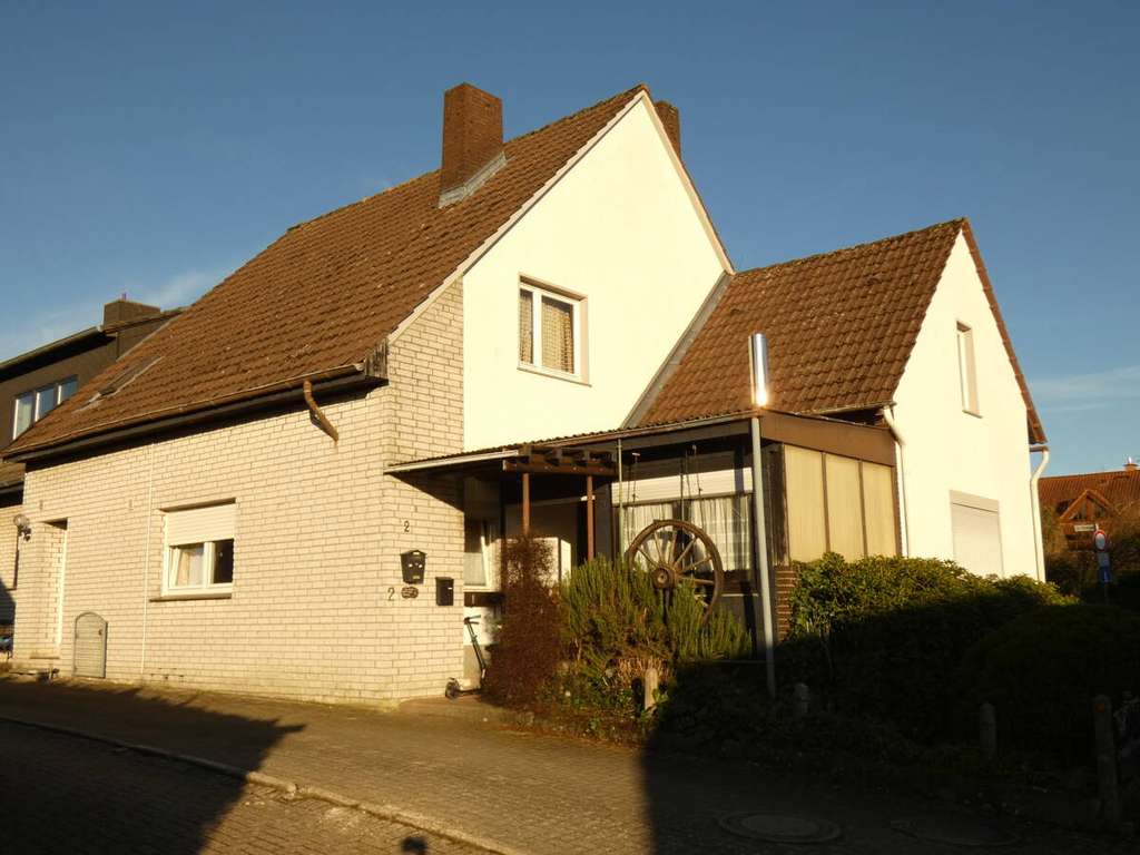 Immobilie in Dissen - Solides Wohnhaus mit Garage und Gartenanteil in ruhiger Siedlungslage von Dissen aTW - Bild 1