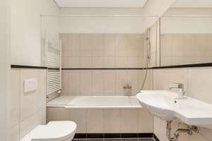 Zeitloser Altbaucharme trifft moderne Substanz – Die vollständige Adresse der Immobilie erhältst du vom Anbieter., 10245 Friedrichshain, Berlin – Vorschaubild 16