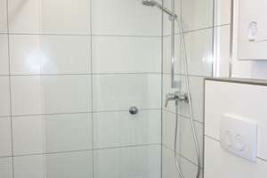 Krefeld - Zentrum, sanierte moderne 2 Zimmer Wohnung im Erdgeschoss, neues Duschbad und Gäste WC – Die vollständige Adresse der Immobilie erhältst du vom Anbieter., 47799 Cracau, Krefeld – Vorschaubild 3