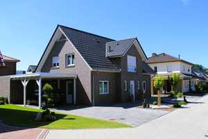 Harmonie von Tradition und Innovation: Neubau eines Einfamilienhauses im Friesengiebel-Stil – Oldenburg (Oldenburg) – Vorschaubild 2