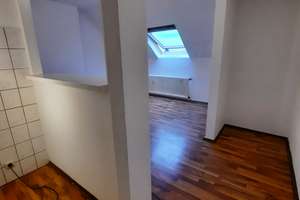 Schönes, helles 1-Zimmer-Apartment im Dachgeschoss