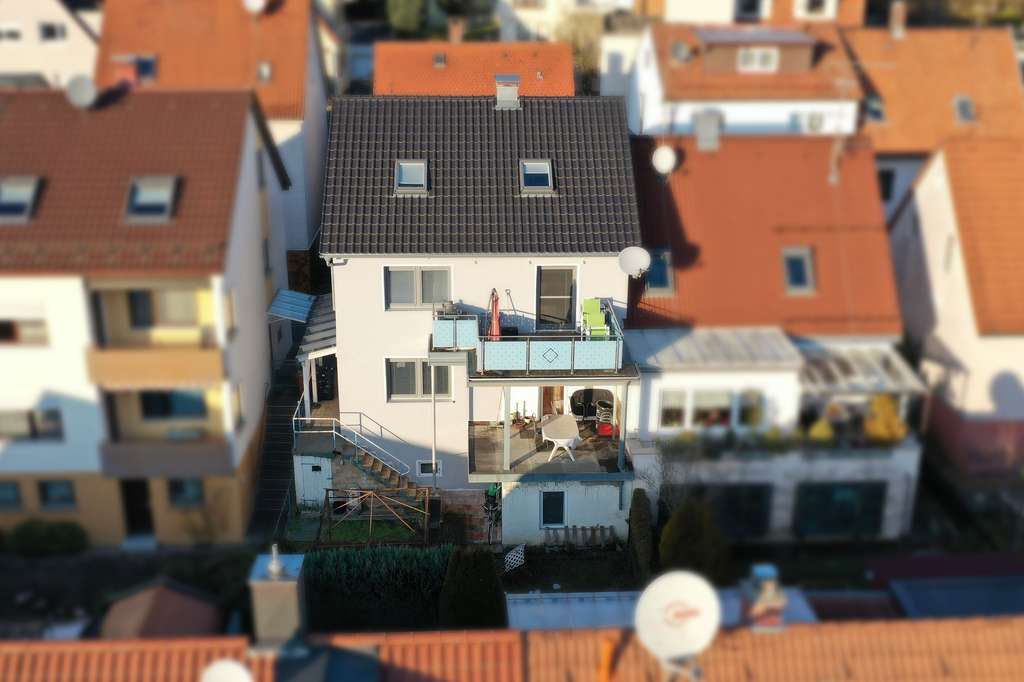 Zentrumsnahe Doppelhaushälfte, kernsaniert, 2 Balkone, Schlossblick, zu verkaufen