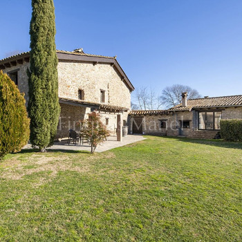 Restauriertes Bauernhaus mit Lizenz für ländlichen Tourismus in der Garrotxa