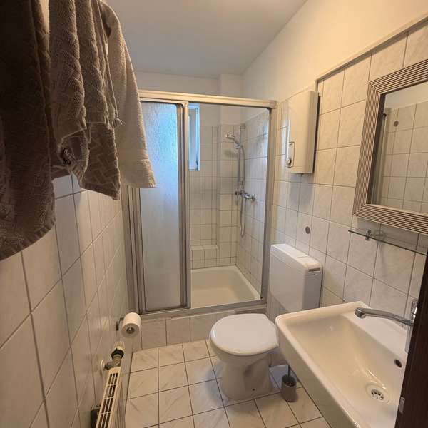 *** gepflegte 3-Zimmer-Wohnung in zentraler Lage - WG-geeignet ***
