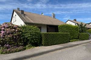 Gepflegtes Zweifamilienhaus mit wunderschönem Weitblick und zusätzlichem Ausbaupotenzial