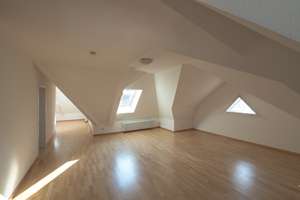 Über den Dächern von Stuttgart: Großzügige Dachgeschoss-Maisonette auf der Gänsheide – Die vollständige Adresse der Immobilie erhältst du vom Anbieter., 70184 Gänsheide, Stuttgart – Vorschaubild 10