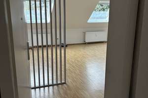 2-Raum-Dachgeschossstudio mit Einbauküche in Huttrop – Huttropstraße 42, 45138 Huttrop, Essen – Vorschaubild 2