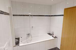 Großzügige Erdgeschosswohnung mit Badewanne – Die vollständige Adresse der Immobilie erhältst du vom Anbieter., 42659 Solingen-Mitte, Solingen – Vorschaubild 5