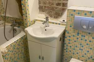 Wunderschöne Einzimmerwohnung: Hochbett, Küche und Wannenbad. Altbau mit Gartennutzung. – Hacketäuerstrasse 68, 51063 Mülheim (Ortsteil), Köln – Vorschaubild 9