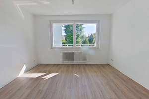 Helle 3-Zimmer-Wohnung mit sonnigem BALKON und modernem Tageslichtbad – Am Heidkämpken 8, 33649 Brackwede, Bielefeld – Vorschaubild 3