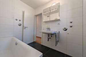 Frei & helle 3-Zi.-Wohnung in Toplage Erlenstegen mit EBK  & zwei Balkonen zu verkaufen  – Die vollständige Adresse der Immobilie erhältst du vom Anbieter., 90491 Erlenstegen, Nürnberg – Vorschaubild 10