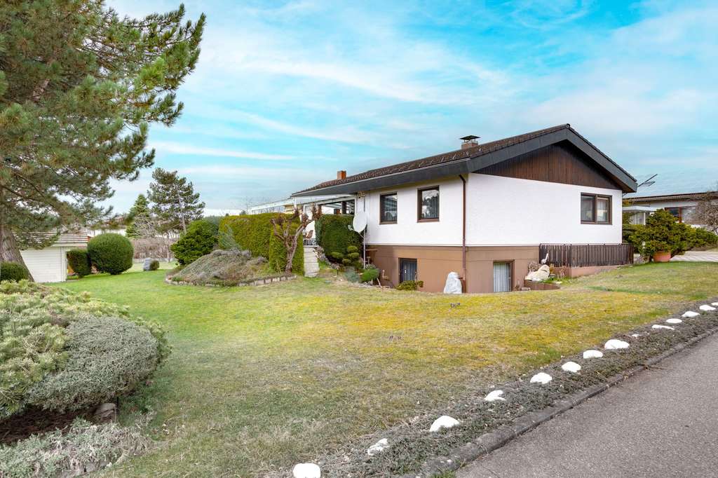 Immobilie in Westerheim - Wohnkomfort und Flexibilität: Bungalow mit Einliegerwohnung in Westerheim  - Bild 1