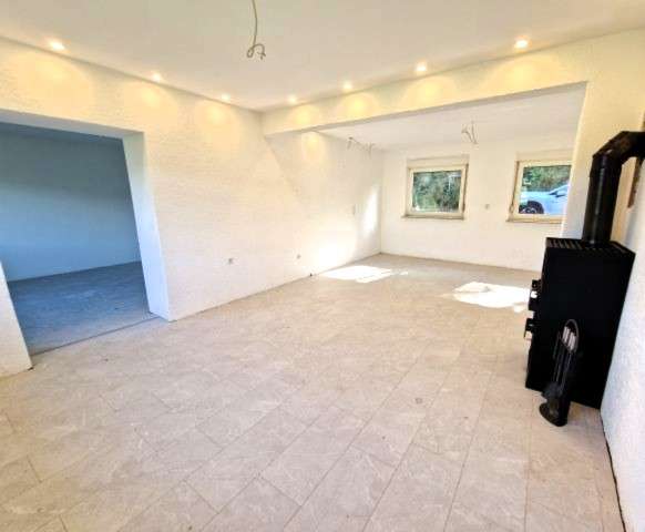 Immobilie in Schalksmühle - Charmantes Haus sucht Sie.
Einfamilienhaus mit Option für zwei Wohnungen!
 - Bild 3