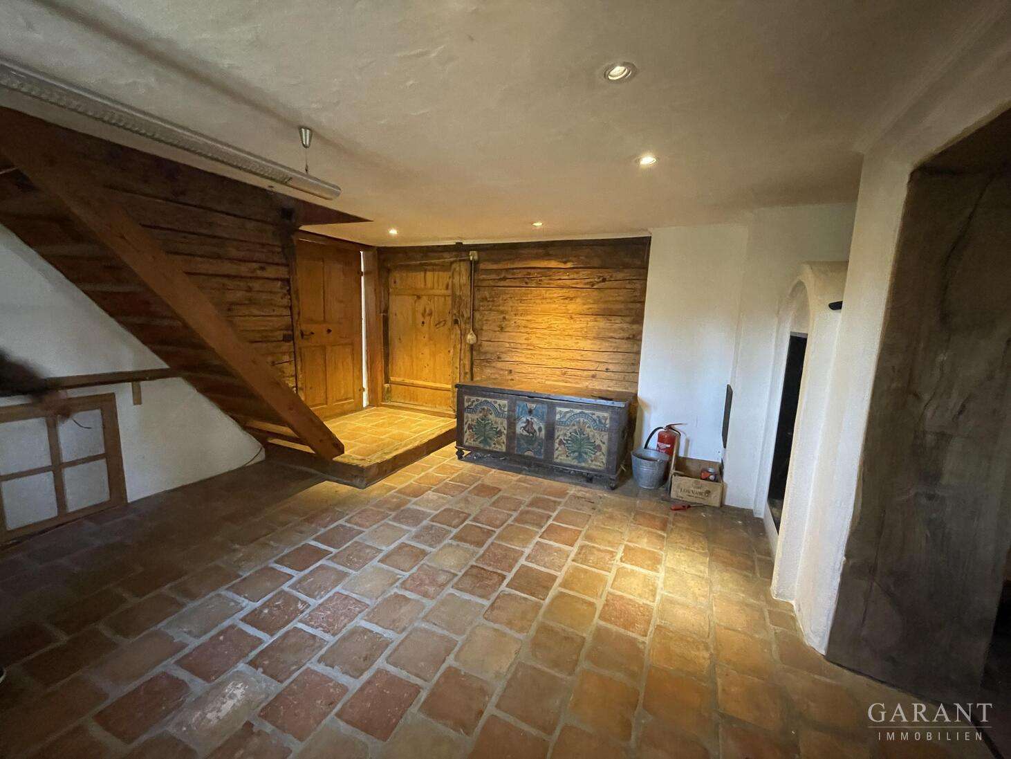 Immobilie in Saaldorf-Surheim - Historisches Bauernhaus mit Ausbauchance: Viel Platz zum Wohnen, Arbeiten und Wachsen - Bild 6