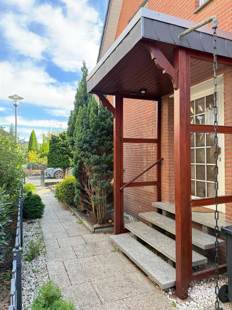 Immobilie in Schloß Holte-Stukenbrock - Wo Kinderträume wachsen – Ihr Familienidyll in Schloß Holte *** 4231 G  - Bild 1