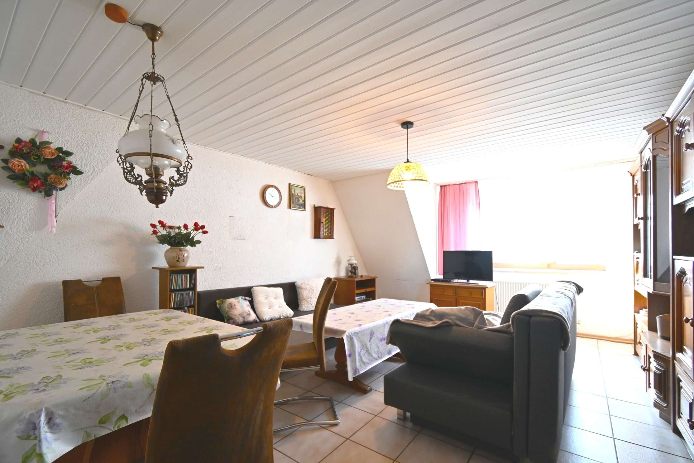 Immobilie in Herbolzheim - Charmantes Zweifamilienhaus (als DHH) mit Doppelgarage und großem Garten  - Bild 5