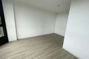 Willkommen in Ihrer frisch modernisierten Familien-Wohnung mit Balkon-Weitblick, Wannenbad, Gäste-WC – Friedensstraße 114a, 51145 Urbach, Köln – Vorschaubild 9