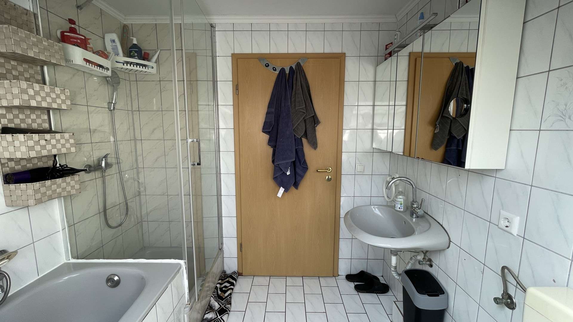 Immobilie in Hennef (Sieg) - Gepflegtes, verklinkertes Zweifamilienhaus mit zwei Garagen und PV-Anlage in Hennef-Blankenberg! - Bild 18