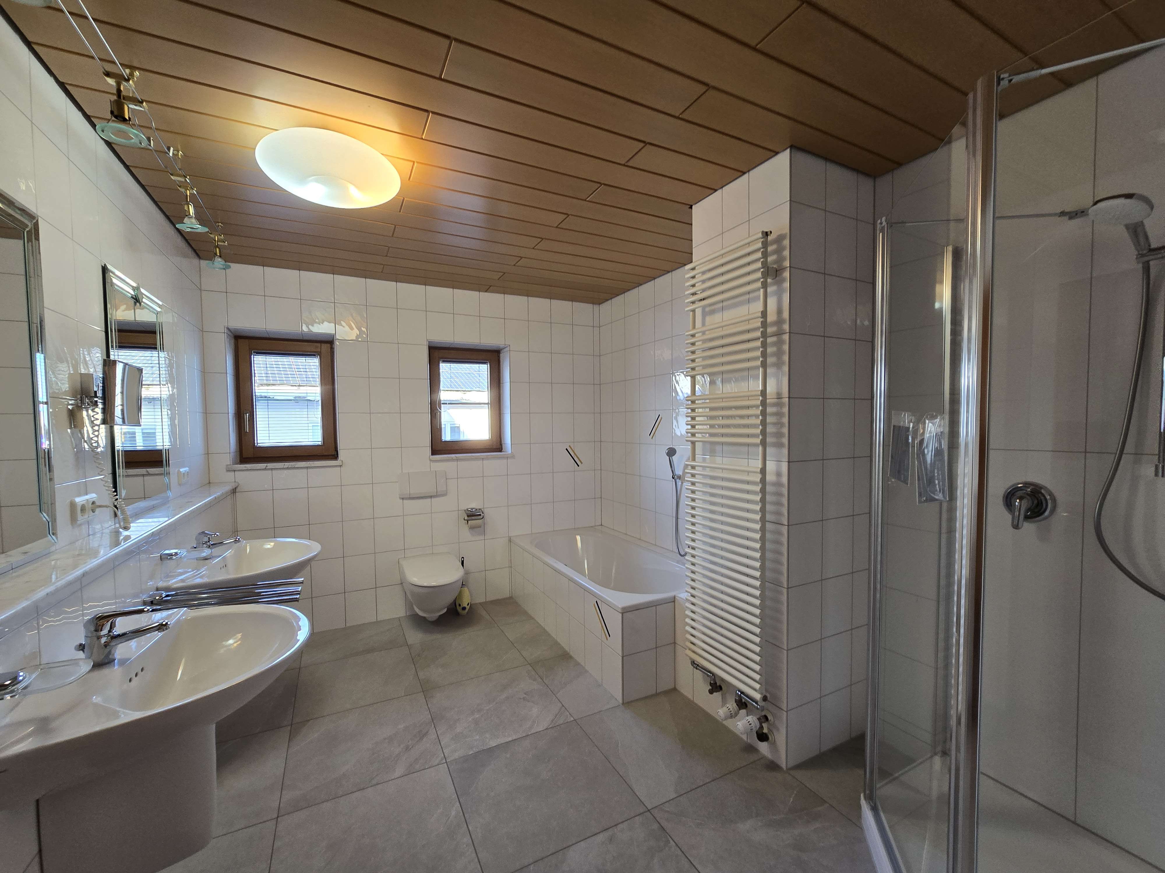 Immobilie in Winhöring - umfassend modernisiertes Haus mit 2 Einheiten auf 225m² mit 1.150m² Grund in ruhiger Hangkantenlage - Bild 6