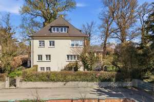 Imposante Stadtvilla im Dornröschenschlaf – Die vollständige Adresse der Immobilie erhältst du vom Anbieter., 89231 Neu-Ulm – Vorschaubild 3