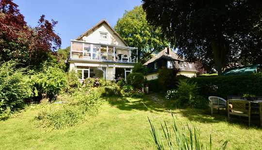 Bild von Elbdorf Rissen: Repräsentative Villa mit Veranda, Sonnenterrasse, Balkon und herrlichem Garten...