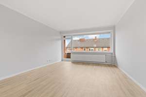 2-Zimmer-Wohnung, Balkon, Bad mit Fenster und Tiefgaragenstellplatz in Hamburg-Barmbek – Geierstraße 22, 22305 Barmbek-Nord, Hamburg – Vorschaubild 4