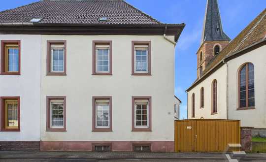 Doppelhaushälfte mit Nebengebäude, Scheune & großem Garten – Viel Platz für Ihre Wohnideen!