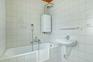Nicht aufwendig zu renovieren: 3-Zimmer-Wohnung mit Balkon und eigenem Garagenplatz – Die vollständige Adresse der Immobilie erhältst du vom Anbieter., 80939 Freimann, München – Vorschaubild 15