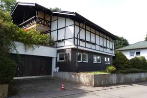 Großzügiges Einfamilienhaus mit Einliegerwohnung, Südterrasse und Doppelgarage – Die vollständige Adresse der Immobilie erhältst du vom Anbieter., 69469 Weinheim – Vorschaubild 1