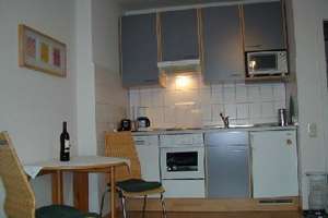 möbeliertes zwei Zimmerapartment  und Süd-Balkon in Düsseldorf/ Holthausen – Bonner Straße 18b, 40589 Holthausen, Düsseldorf – Vorschaubild 3