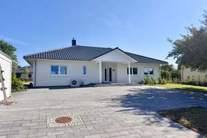 Jetzt Miete möglich! Winkelbungalow 5 km bis Neubrandenburg, Baujahr 2022, Doppelgarage, EBK,Carport – Die vollständige Adresse der Immobilie erhältst du vom Anbieter., 17039 Sponholz – Vorschaubild 29
