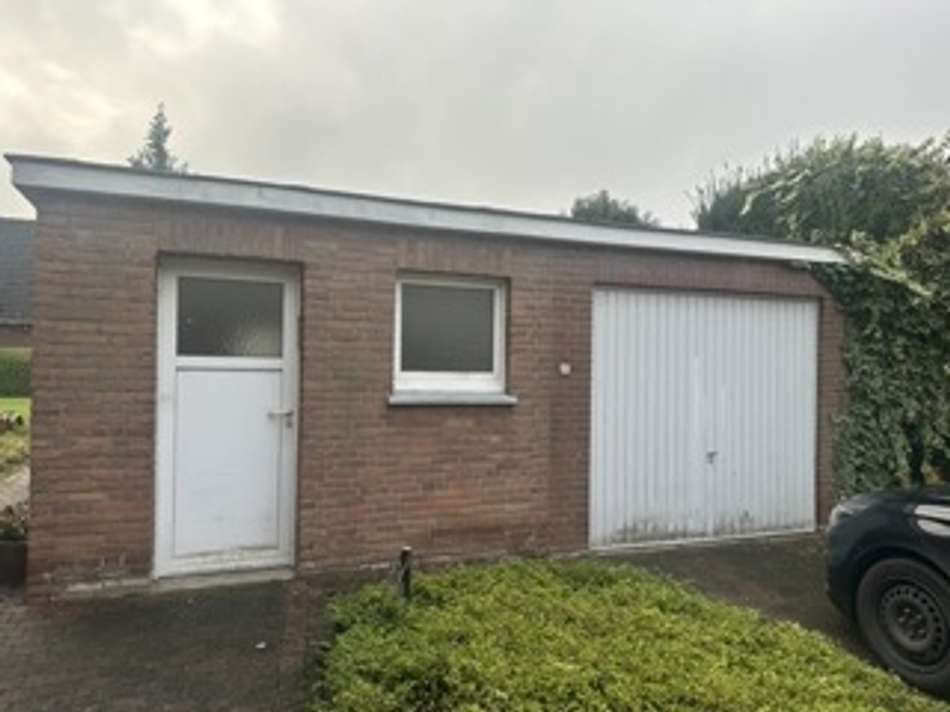 Garage und Gerätehäuschen