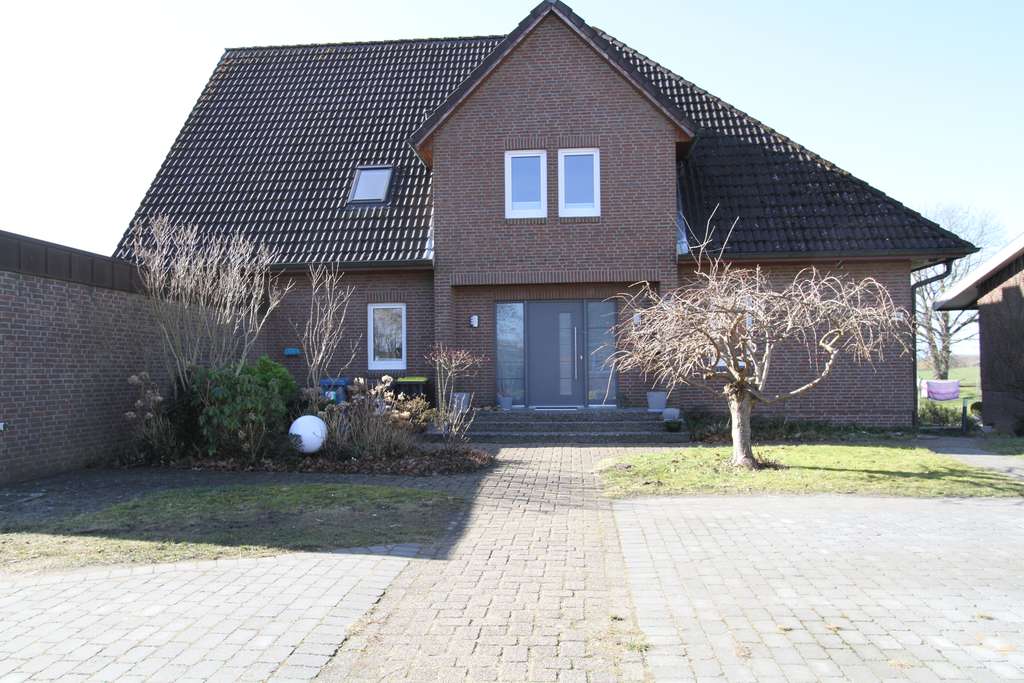 Immobilie in Steinburg - Einzigartiges Raumwunder am Feldrand: Doppelhaushälfte mit enormen Potenzial für die große Familie - Bild 0