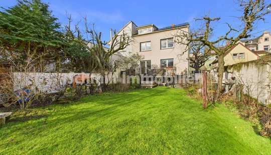 Bild von Einfamilienhaus mit Stadtgarten in Frankfurt-Niederrad