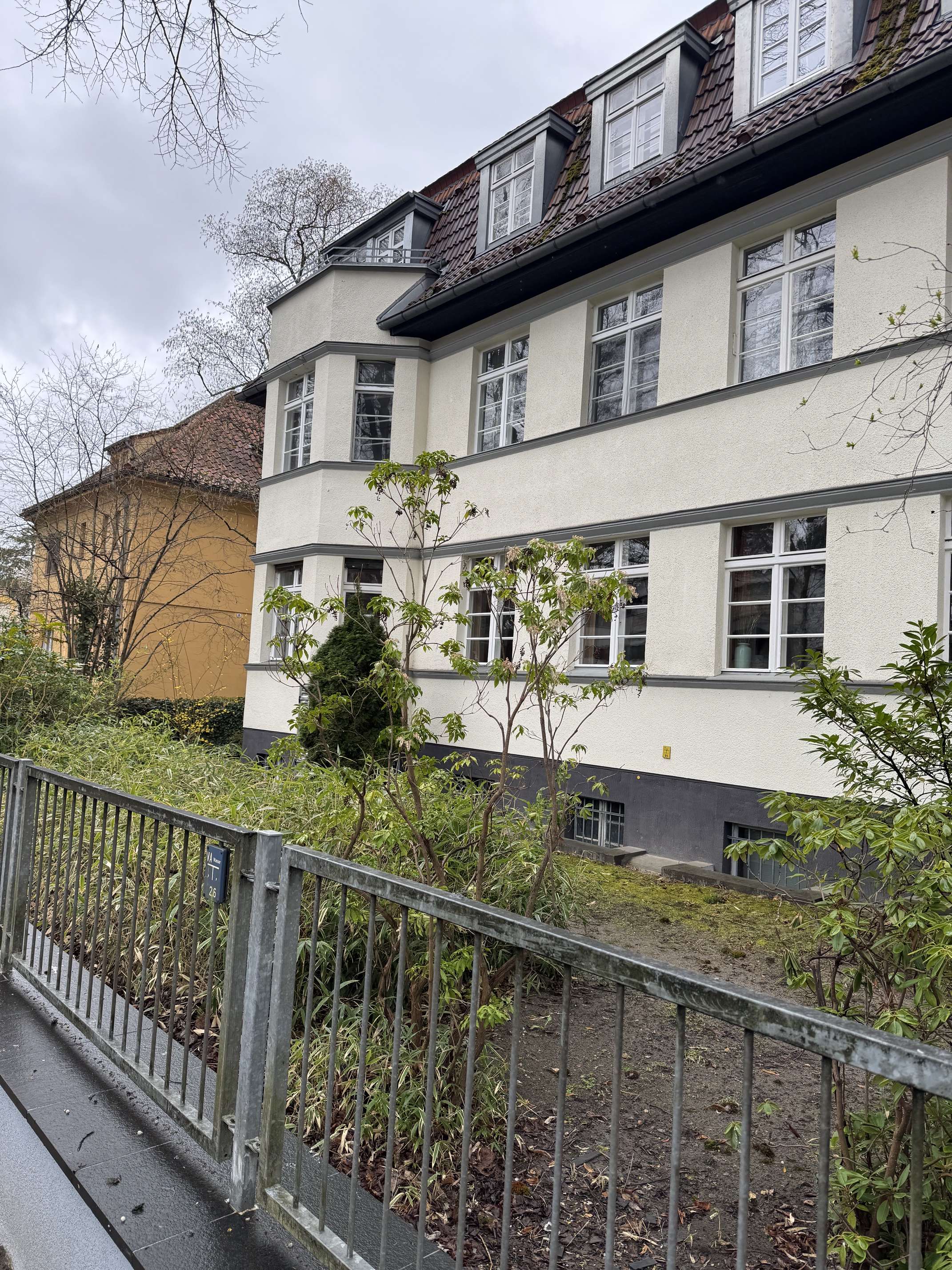 Dachgeschoss- Mansardenwohnung mit ausbaufähigem Spitzboden, Berlin – Bild 2