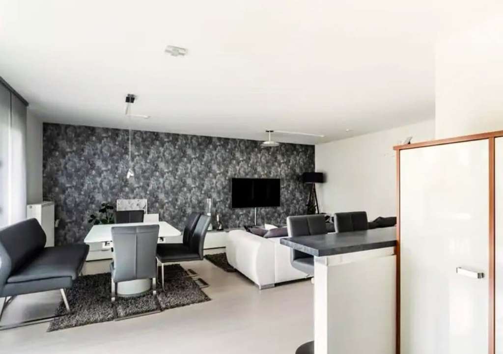 Immobilie in Dunningen - Helle 4-Zimmer-Wohnung mit eigenem Garten und zusätzlichen Büroräumen mit 24 m²! - Bild 2